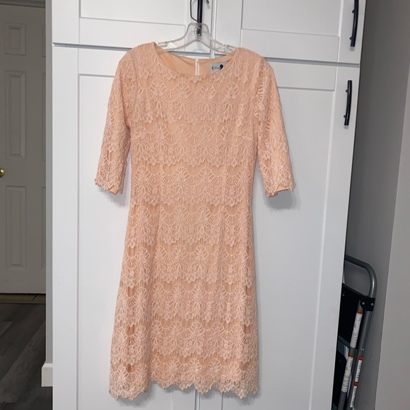Blush pink lace dress - Picture 2 of 5